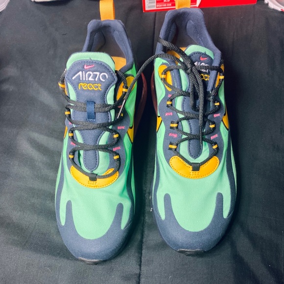 Nike Air Max 270 React - Picture 3 of 6